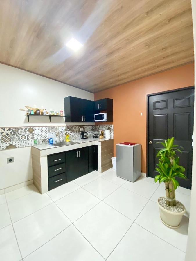 Pura Vida Apartment. 5 Min From Airport 알라후엘라 외부 사진