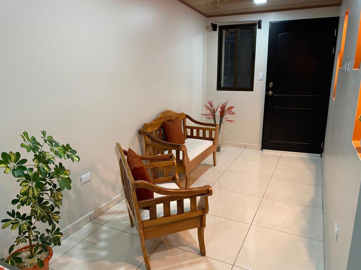 Pura Vida Apartment. 5 Min From Airport 알라후엘라 외부 사진