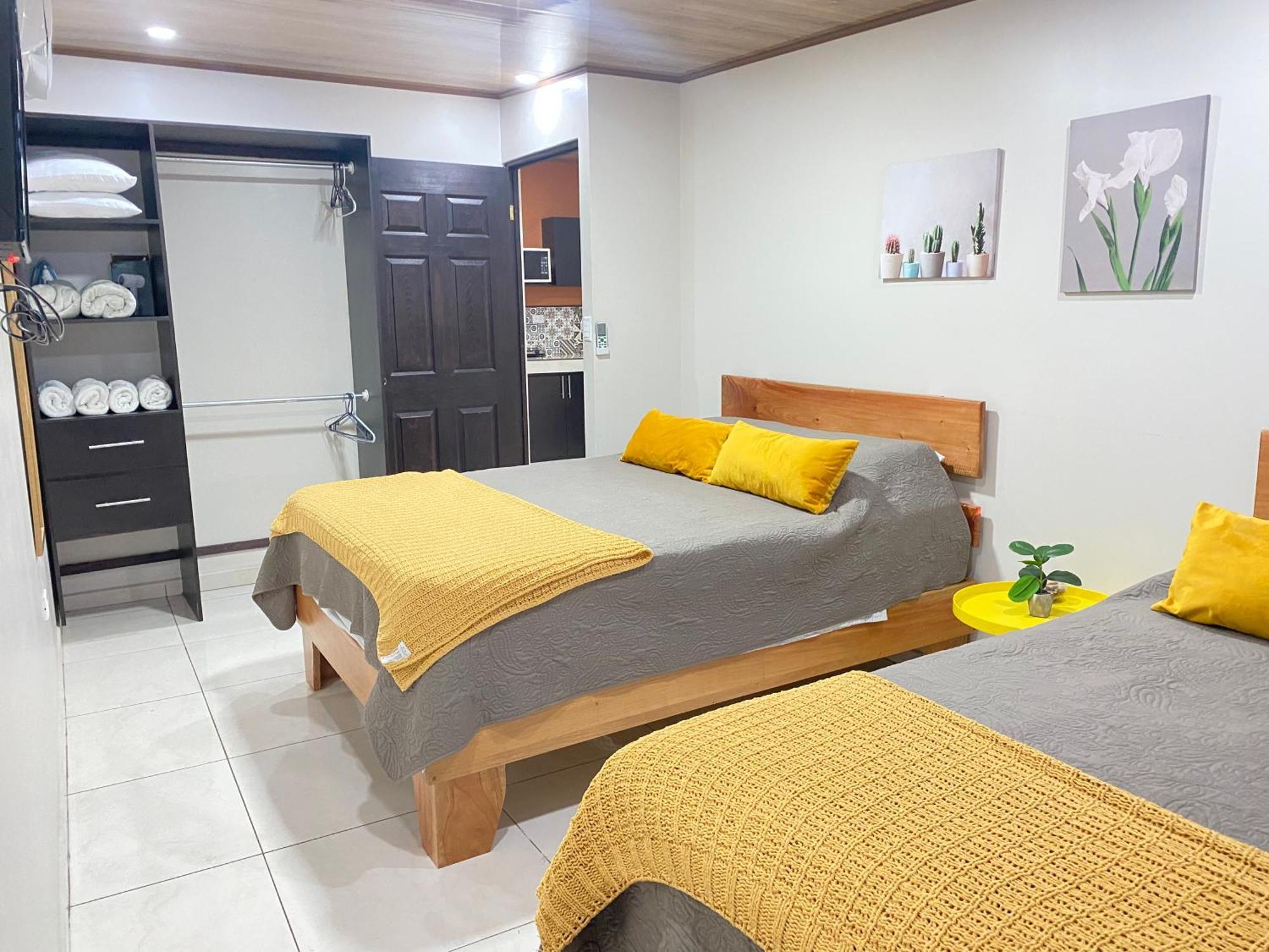 Pura Vida Apartment. 5 Min From Airport 알라후엘라 외부 사진